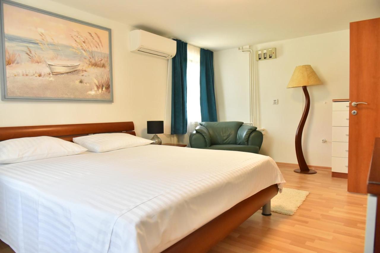 Villa Lux Nina With Six Bedrooms, Private Pool, Sauna Zadar Eksteriør billede